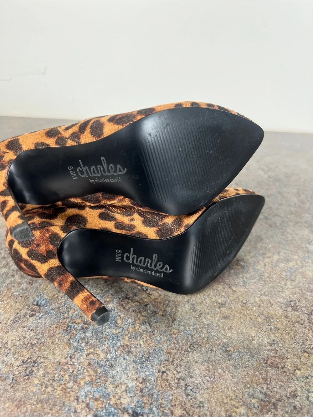 Charles by Charles David Leopard Print Pointed-Toe Ankle Booties Size 5.5